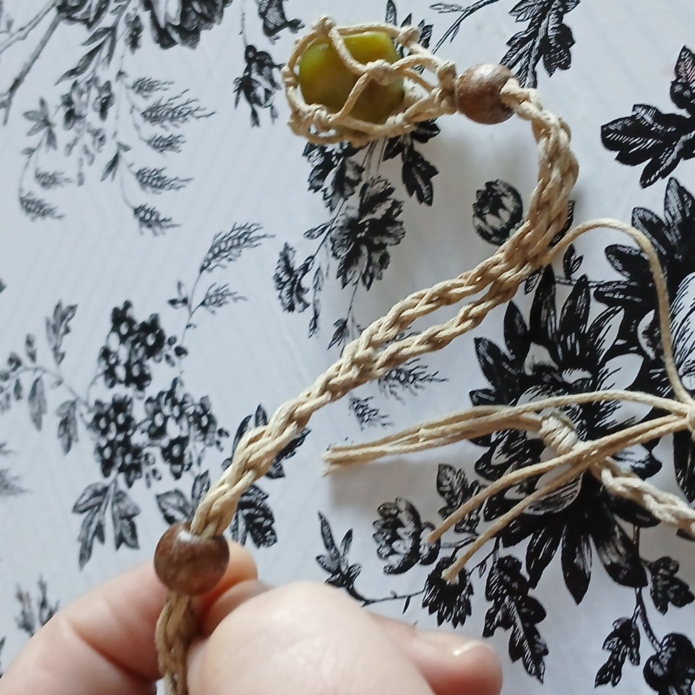 Handcrafted Adjustable Macrame Braided Hanger Basket Green Bead Stone Necklace - Picture 10 of 10